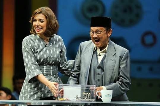 Presenter Najwa Shihab. Saat bersama BJ habibie.