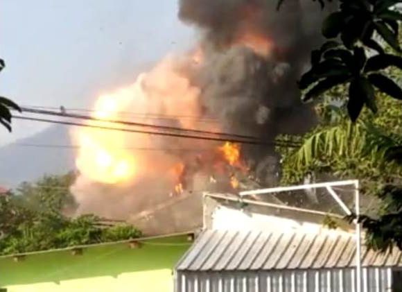 Gudang amunisi di Asrama Brimob Jawa Tengah meledak. 

