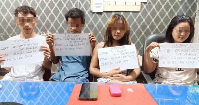 Empat orang pengguna narkoba jenis Extacy, terdiri dua orang laki-laki dan dua orang perempuan

