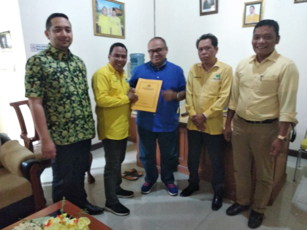 Penyerahan Surat rekomendasi dari DPP terkait penetapan Mazlan menjadi Ketua DPRD Tebo, Senin (16/9).