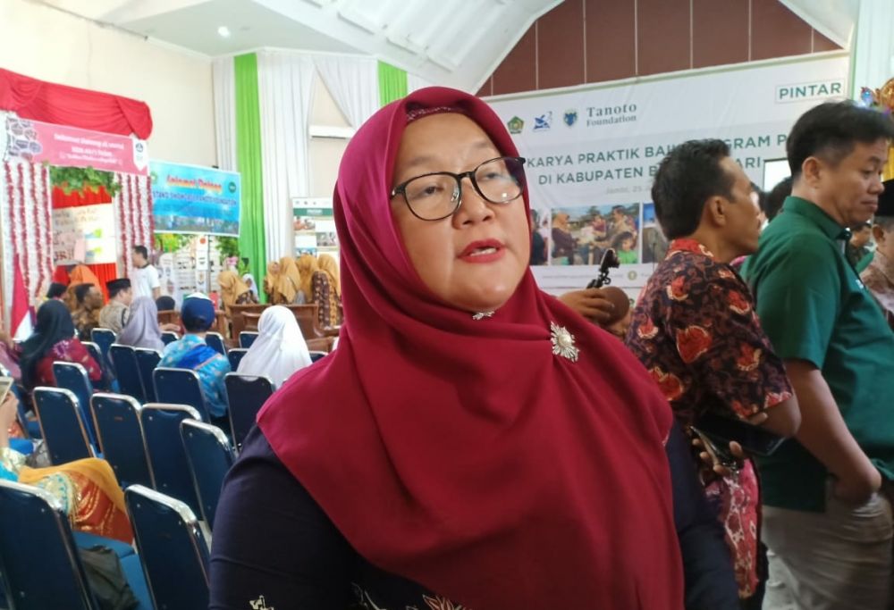 Kepala Dinas Pendidikan dan Kebudayaan (PdK) Kabupaten Batanghari dra. Jamilah.