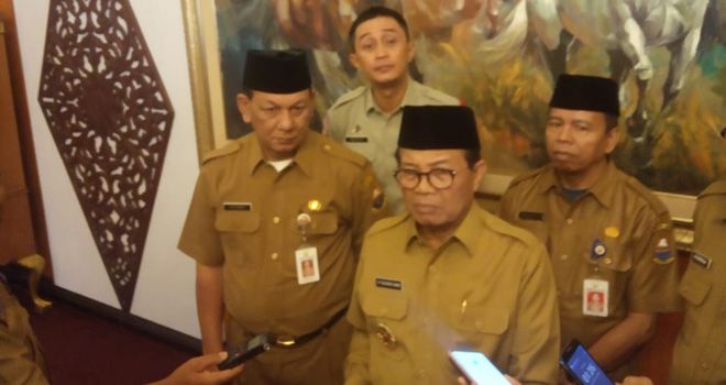 Gubernur Jambi Dr.Drs.H.Fachrori Umar M.Hum.