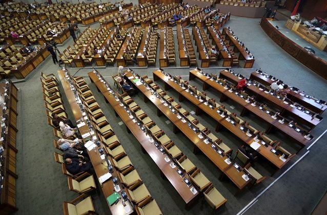 Baleg DPR melakukan rapat dengan pemerintah terkait Revisi UU KPK. 
