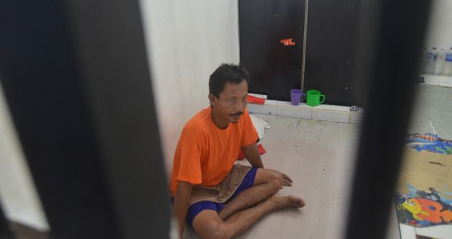 Tersangka Muslim saat berada di tahanan Mapolda Jambi beberapa waktu lalu. 