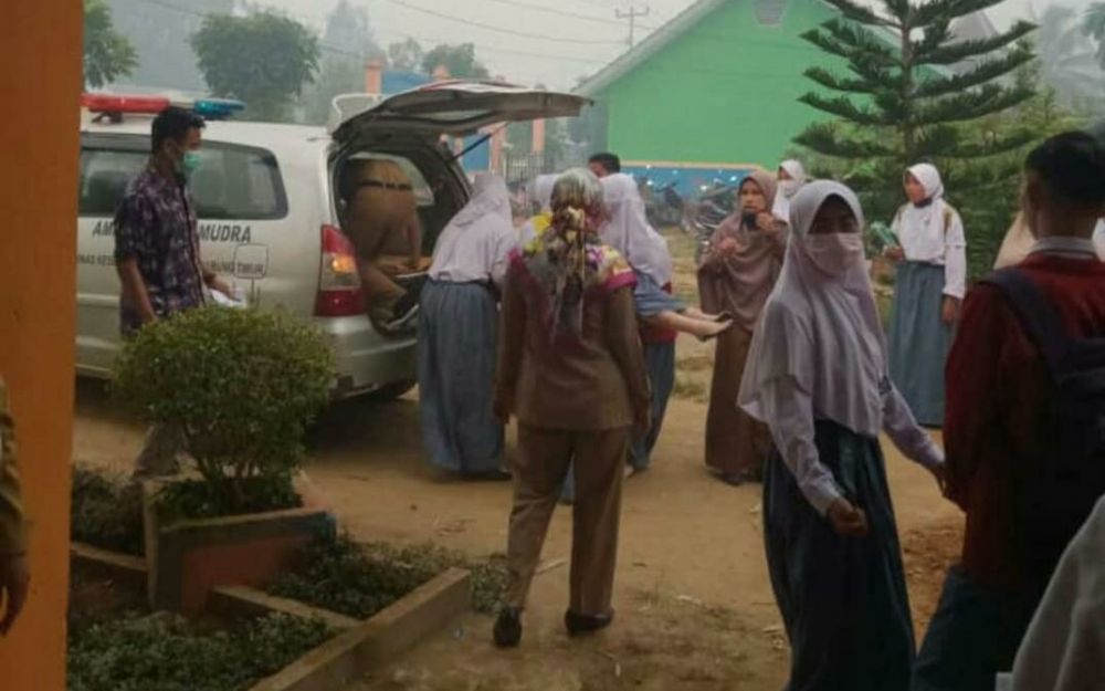 Tujuh Orang Siswa SMAN 3 Pingsan Saat Upacara Bendera.

