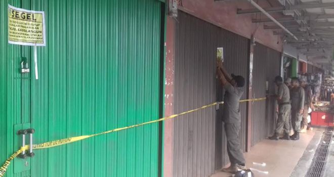 BPPRD Sarolangun Segel 6 Ruko Yang Tak Bayar Sewa.