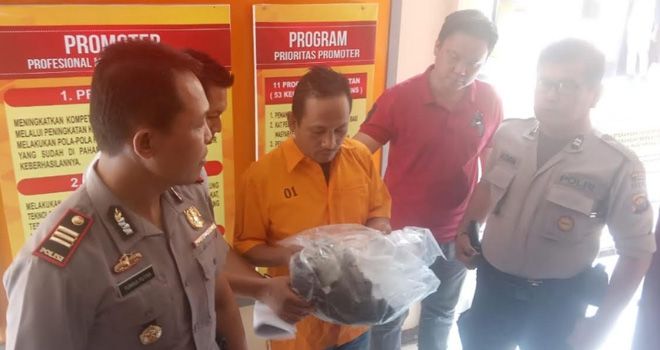 Abdul Kamal, pelaku penusukan Suryanto sebanyak 7 tusukan yang mengakibatkan korbannya terluka parah.

 

