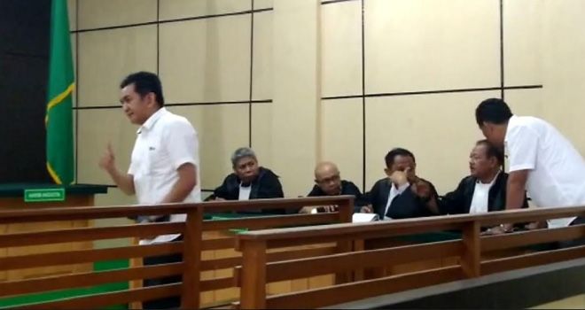 Ibnu Ziady dan Ito Muchtar menjalani sidang vonis pada Rabu (18/9) di Pengadilan Tipikor Jambi, dalam sidang tersebut Ibnu Ziady divonis 1 tahun penjara, sedangkan Ito Muchtar 14 bulan penjara.

 


