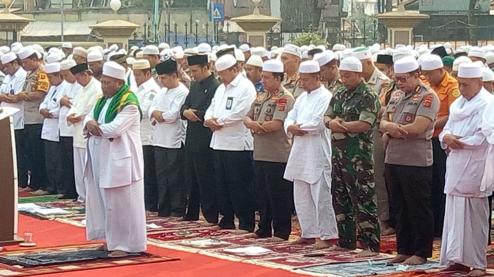 Polda Jambi Gelar Sholat Istisqa Untuk Minta Hujan.
