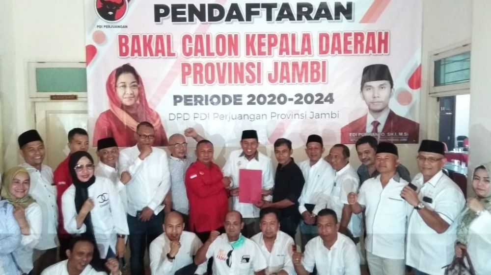 Walikota Jambi Sy Fasha, mengambil formulir pendaftaran penjaringan Calon Gubernur Jambi yang dilaksanakan oleh DPD PDIP Provinsi Jambi, Kamis (19/9).