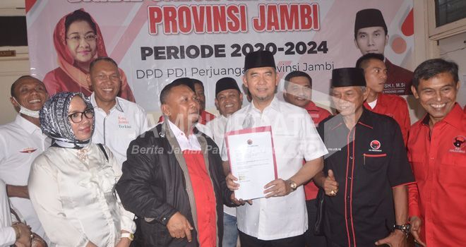 Walikota Jambi Sy Fasha, Jumat malam (20/9) mendatangi kantor DPD PDI Perjuangan Provinsi Jambi.