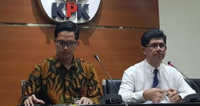 Wakil Ketua KPK Laode M Syarief dalam konferensi pers penetapan tersangka BUMN PT Nindya Karya di gedung KPK, Jumat (13/4/2018)