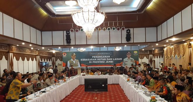 Kepala Badan Nasional Penanggulangan Bencana (BNPB) Letjen Doni Monardo menyambangi Jambi (23/9). 
