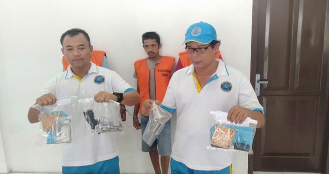 Barang bukti dan para tersangka yang diamankan beberapa waktu lalu. Dalam waktu dekat kasus ini akan segera disidangkan, setelah berkas perkara dilimpahkan ke JPU.