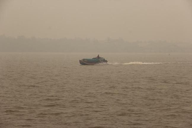Salah satu speed boat saat mengarungi perairan Kuala Tungkal.