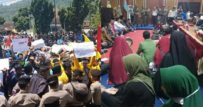 Aksi protes penolakan terhadap RKUHP yang dilakukan oleh Ribuan mahasiswa di Kabupaten Kerinci dan Kota Sungai Penuh, di gedung DPRD Kerinci.