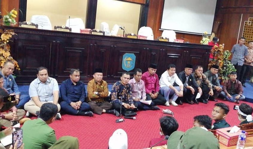 Aksi protes penolakan terhadap RKUHP yang dilakukan oleh Ribuan mahasiswa di Kabupaten Kerinci. 