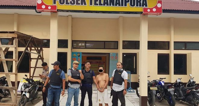 Abdul Kamal alias Kamal pelaku penusukan terhadap Suryadi alias Wahab yang ditangkap oleh petugas baru-baru ini. Rekan Kamal bernama Budi yang ikut melakukan penusukan tengah diburu polisi