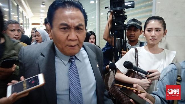 Ketua Pansus, Bambang Wuryoko di gedung DPR/MPR Jakarta, Jumat (27/9).