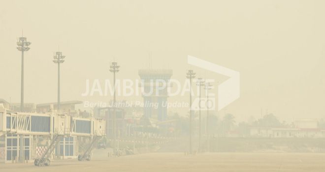 Kabut asap yang dikawasan bandara STS  Jambi beberapa waktu lalu.