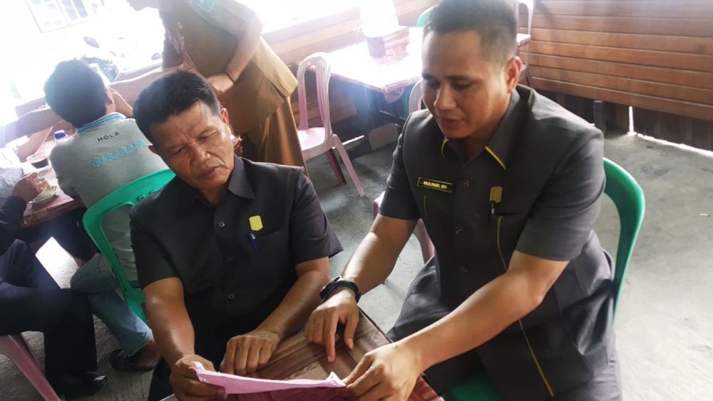 Anggota dari Fraksi Golkar yaitu Ketua Fraksi Suardi dan Sekretaris Mulyadi.