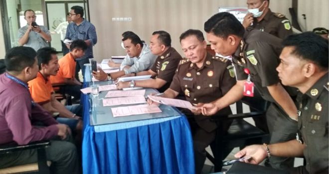 Muslim, pimpinan Serikat Mandiri Batangahri (SMB) dan anggotanya segera menjalani sidang di Pengadilan Negeri Jambi.