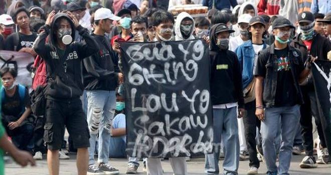 Aksi Demo Mahasiswa dan Pelajar di Kawasan Gedung DPR.