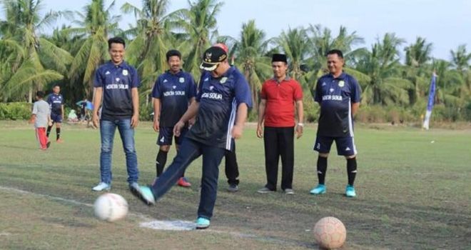 Wakil Bupati Tanjabtim Buka Camat Cup Sadu Dan Serahkan Bantuan.