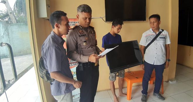 Hermansyah warga RT 36 Kelurahan Legok, Kecamatan Danau Sipin nekat mencuri televisi di Hotel Wisata, tempatnya bekerja.