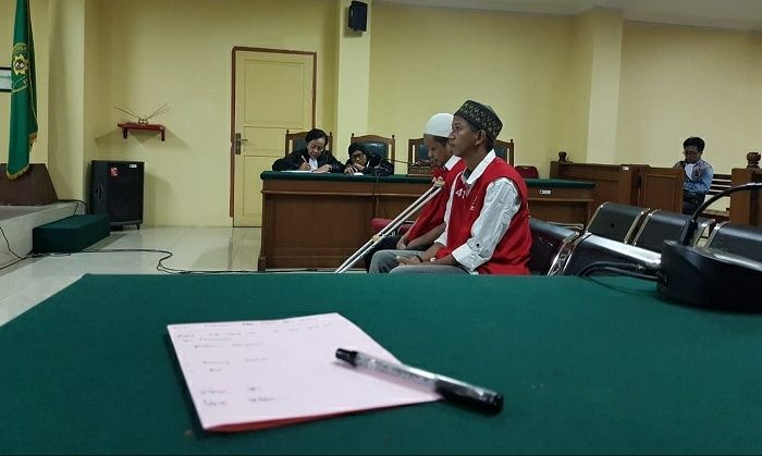 Dua orang terdakwa kurir narkoba, yakni Muslimin alias Messi dan Wisnu bin Kadir di vonis 20 tahun penjara.