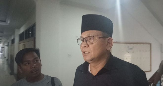 Kusnindar keluar dari ruang pemeriksaan KPK.
