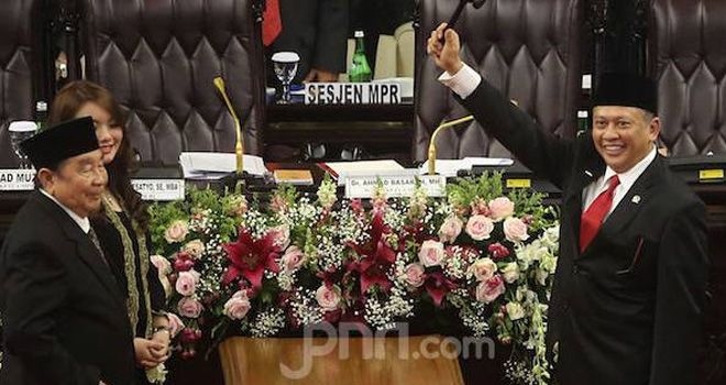 Bambang Soesatyo dari Partai Golkar secara aklamasi menjadi Ketua MPR dalam Sidang Paripurna MPR RI pemilihan pimpinan MPR RI Gedung Nusantara, Senayan Jakarta, Kamis (3/10/2019). 