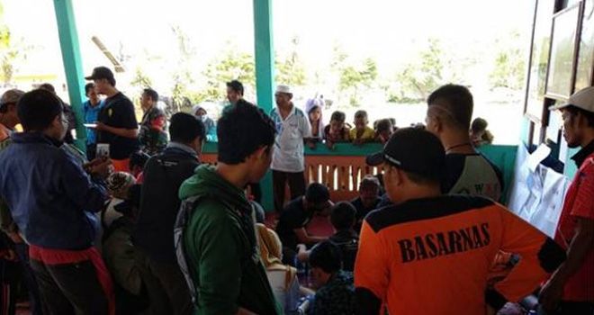 Sebanyak 13 pendaki Gunung Raung berhasil dievakuasi oleh tim SAR gabungan dan mendapat perawatan medis di pos pendakian Kalibaru, Kabupaten Banyuwangi, Jatim, Sabtu (5/10).