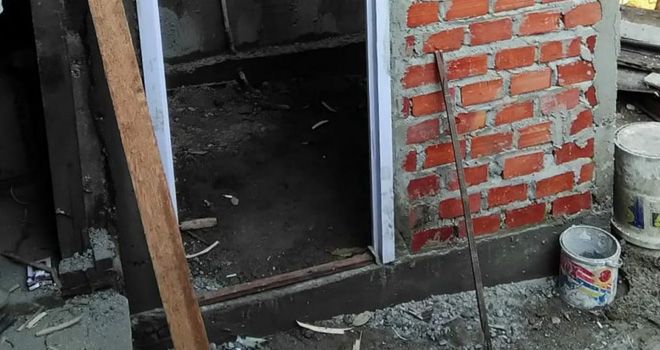 Terlihat proses pembuatan jamban di Sanggarang Agung yang diduga tidak tepat sasaran.

