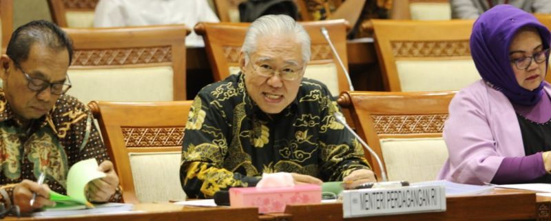 Menteri Perdagangan, Enggartiasto Lukita bersama perwakilan Kementerian Perindustrian, Kementerian Pendayagunaan Aparatur Negara dan Reformasi Birokrasi serta Kementerian Hukum dan Hak Asasi Manusia, Menggelar rapat kerja dengan anggota Komisi VI DPR RI diruang rapat Rapat Komisi VI Jakarta.