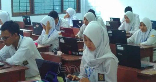 rekrutmen CPNS diperkirakan akan diumumkan pada minggu keempat Oktober.