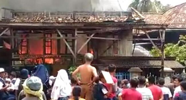 Si jago merah terus ngamuk di kota Palembang. Senin (7/10) sekitar pukul 11.00 WIB.