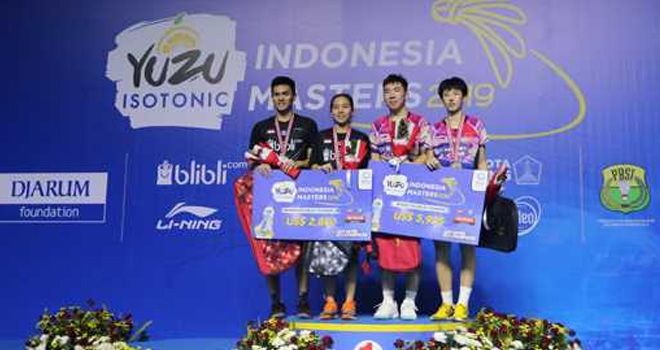 KALAH LAGI: Pasangan ganda campuran Adnan Maulana/Mychelle Crhystine Bandaso (kiri) harus puas menjadi runner-up pada ajang Indonesia Masters 2019. 