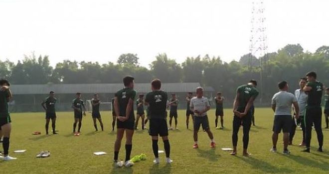 Latihan perdana Timnas Indonesia U-23 di GOR Pajajaran, Kota Bogor, Rabu (2/10) pagi. 