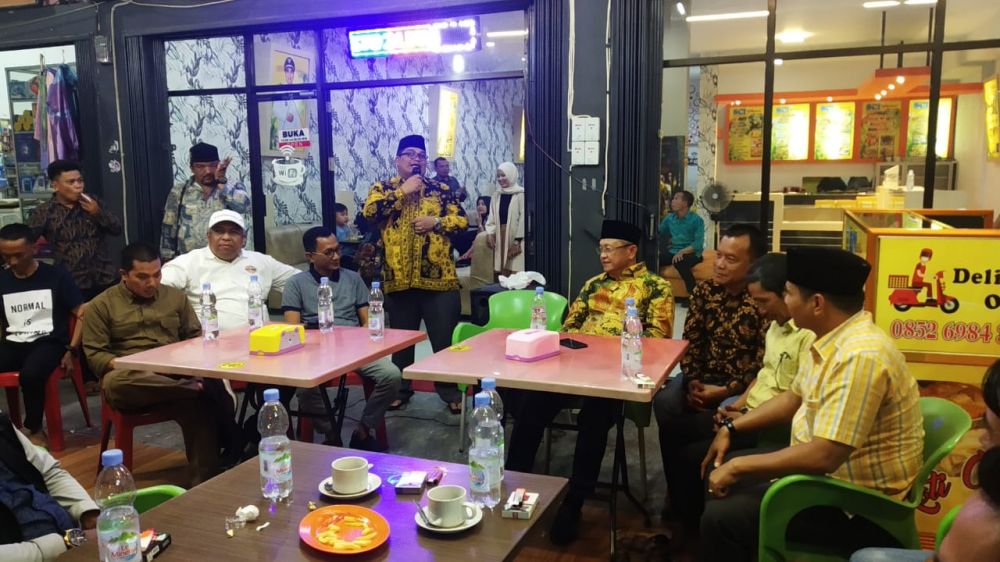 Kandidat Gubernur Jambi, Cek Endra, yang merupakan Bupati aktif Kabupaten Sarolangun menggelar pertemuan di Kabupaten Merangin pada Selasa malam (08/10/2019) sekitar pukul 20.30 WIB.