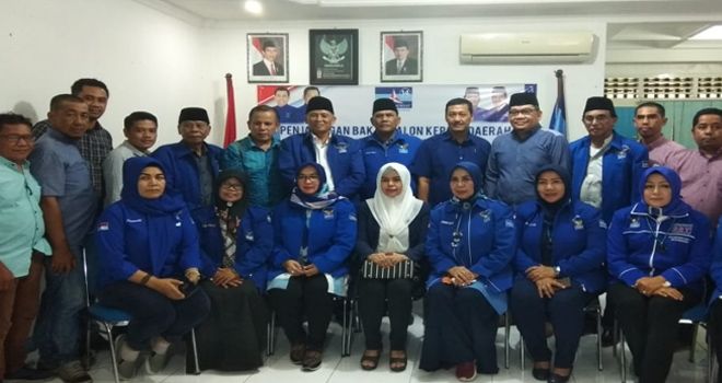 Gubernur Jambi Fachrori Umar melalui tim pemenangnya juga mendatangi kantor Partai Demokrat Provinsi Jambi.