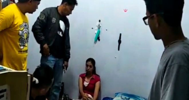 Janda muda digerebek polisi.