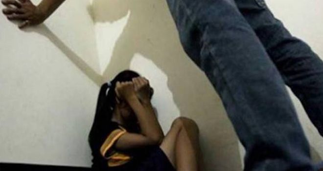 Seorang remaja berinisial H, 16, warga Ciputat, Tangerang Selatan (Tangsel), Banten, menjadi korban kebejatan ayah tirinya, S.