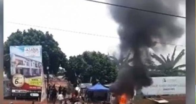 
Potongan video bentrok massa di Gunungputri.