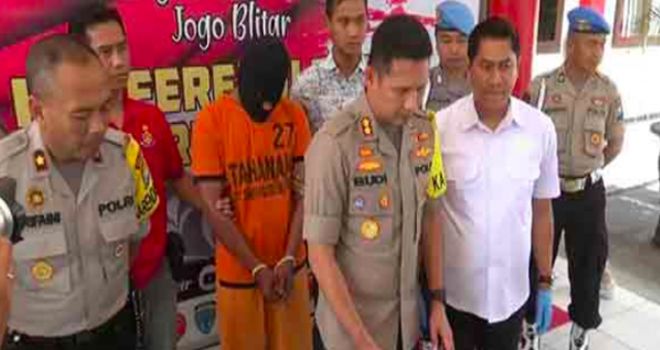 Andik saat ditangkap polisi.