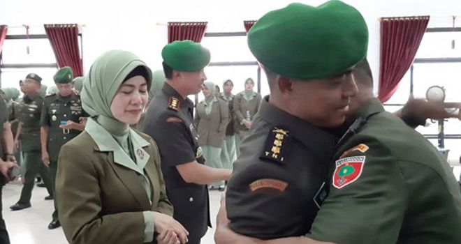 Suasana haru saat Sertijab Dandim Kendari.