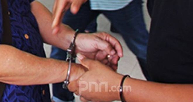 Perampok mengaku anggota tim buser polri. 