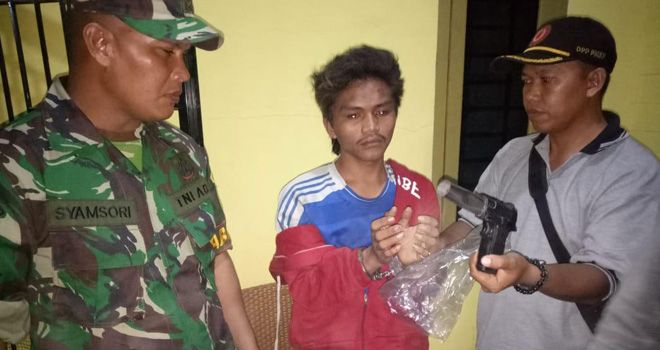 Pelaku penyekapan ABG 16 tahun diamankan oleh warga saat sedang terjebak macet di jalan raya Kasang Pudak pada Sabtu (12/10) sekitar 21.45 WIB.