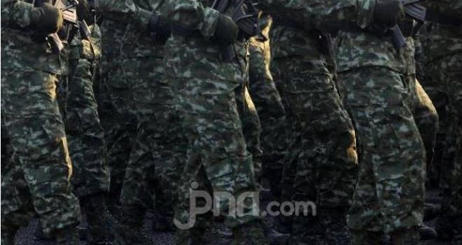 Prajurit TNI pangkat serda dihukum karena istri komentar kasus penusukan Wiranto.