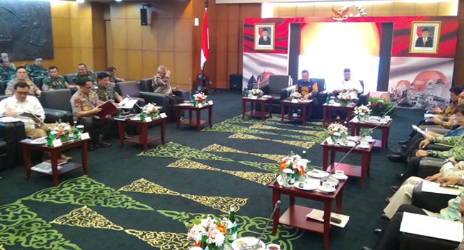 Rapat koordinasi.